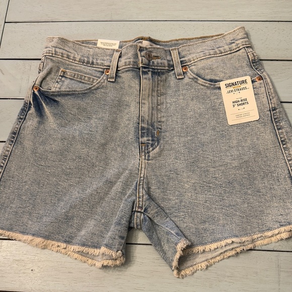 Signature by Levi Strauss Pants - LEVI Signature sz 28 high rise 3” denim shorts